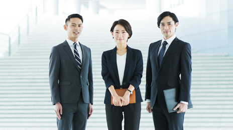 3人のビジネス日本語トレーナー